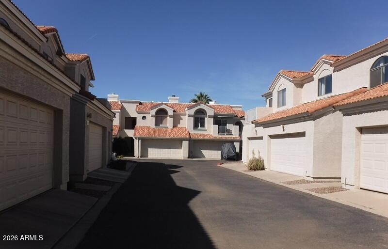 1072 E SUNBURST Lane