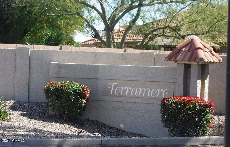 1072 E SUNBURST Lane