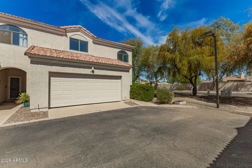 Photo of 1072 E Sunburst Lane, Tempe, AZ 85284 (MLS # 6998618)
