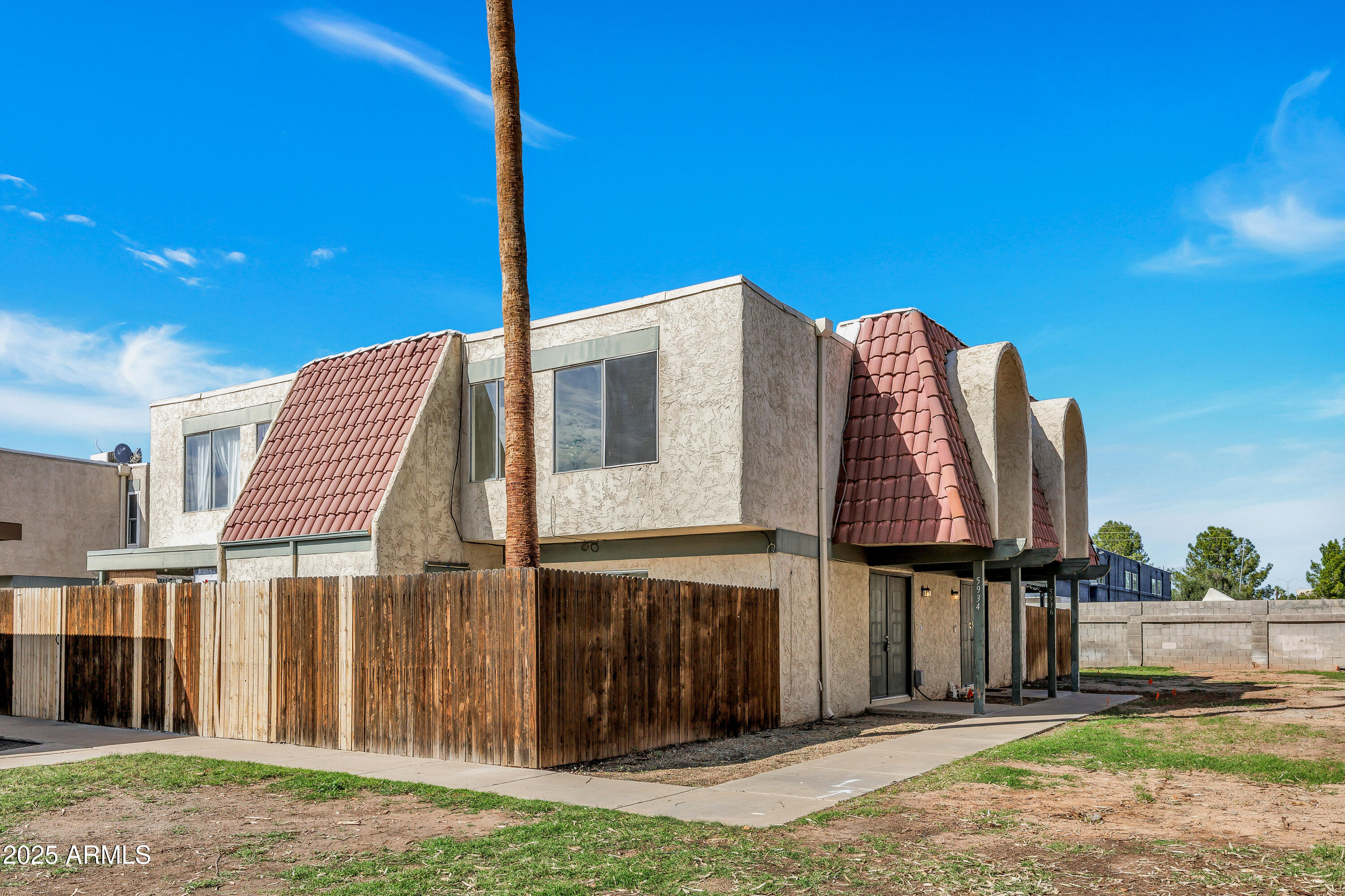 5934 W TOWNLEY Avenue