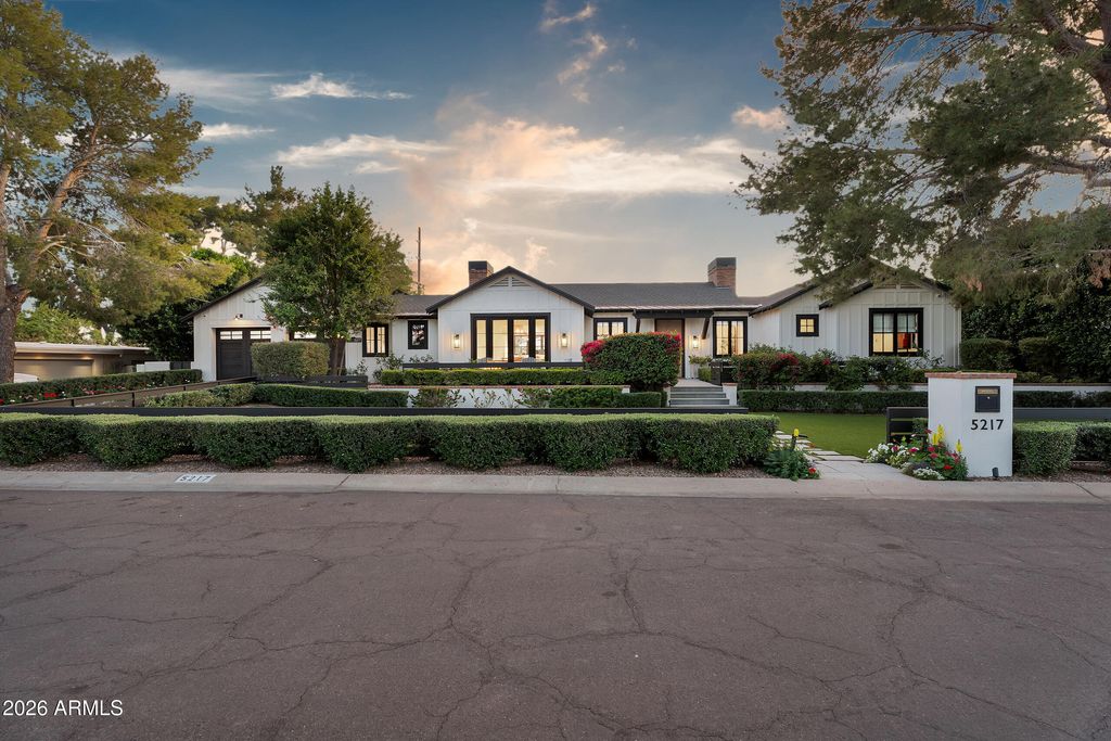 Photo of 5217 E Calle Redonda, Phoenix, AZ 85018 (MLS # 6999439)