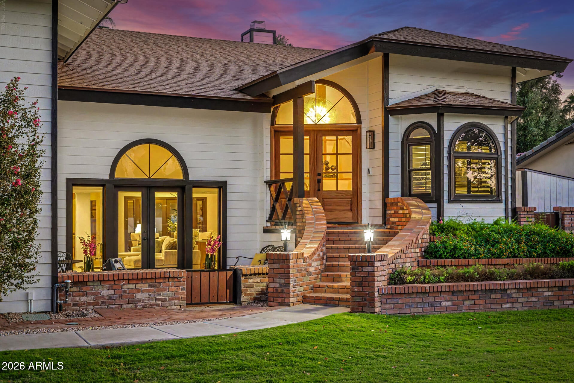 1131 W LAWRENCE Lane