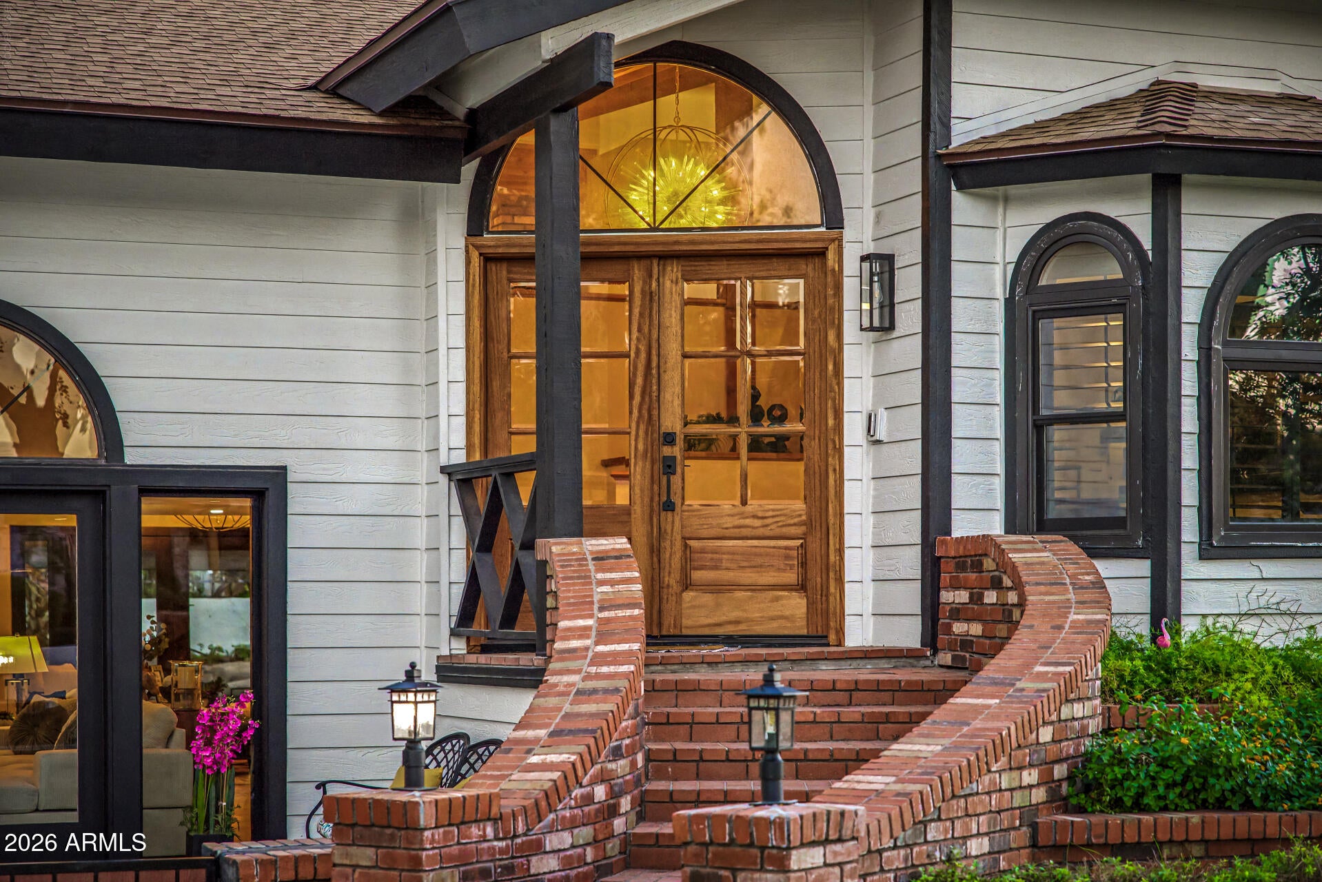1131 W LAWRENCE Lane