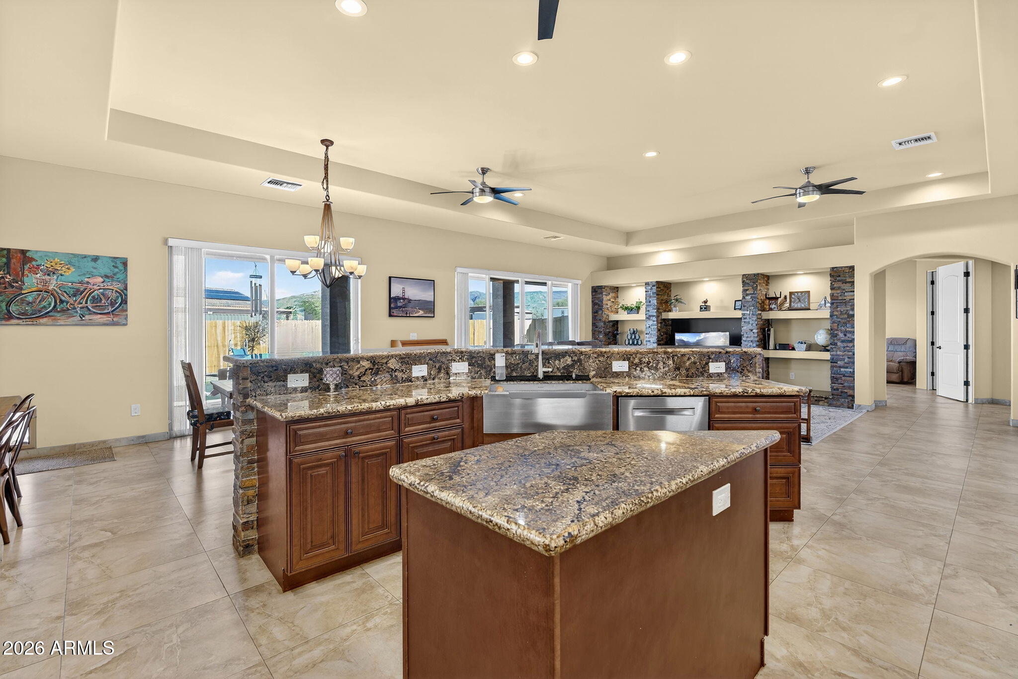 112 W CIRCLE MOUNTAIN Road