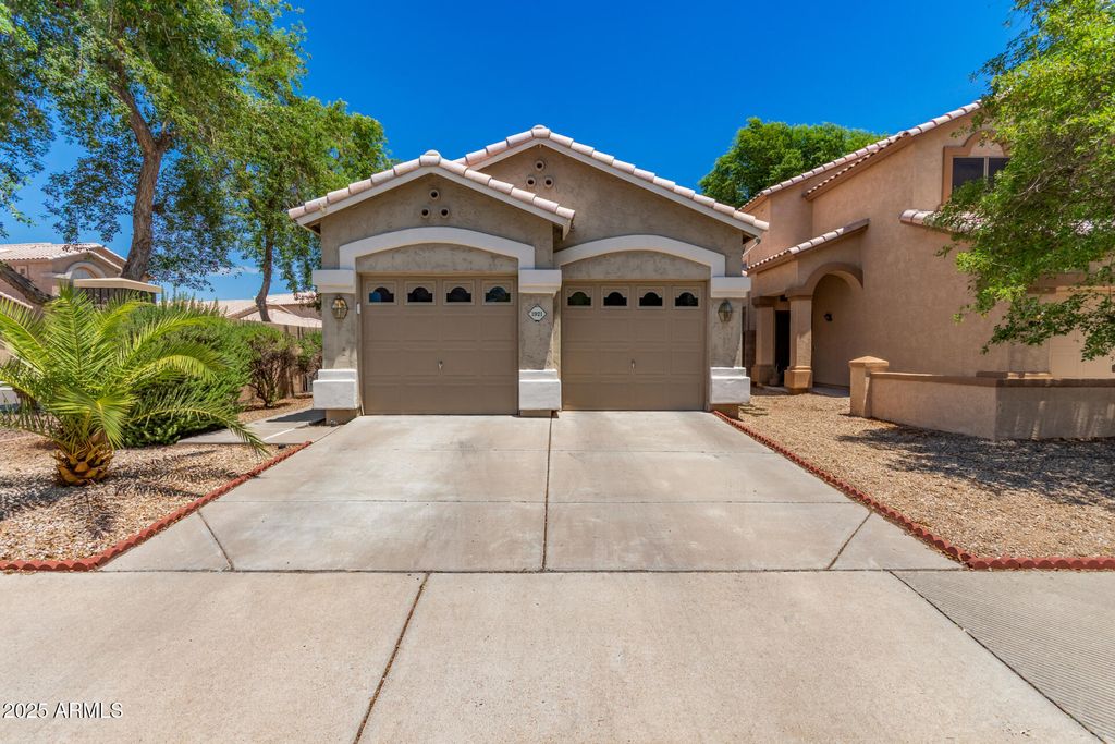 Photo of 1921 N 106th Lane, Avondale, AZ 85392 (MLS # 6889775)