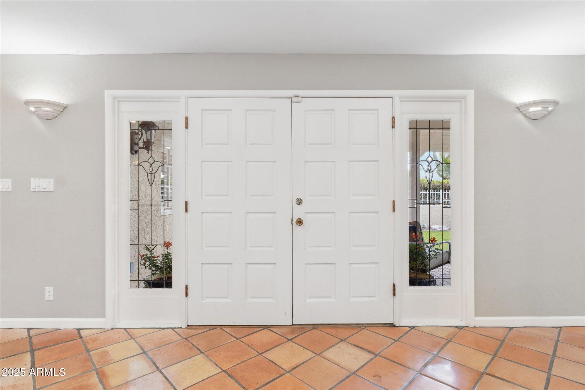 2016 E ORANGEWOOD Avenue