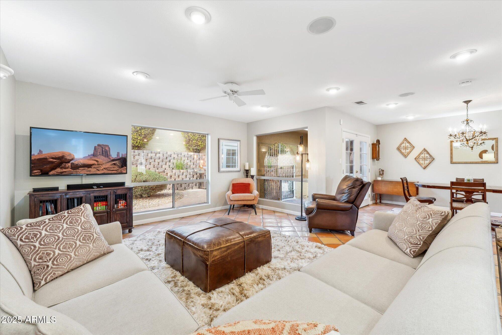 2016 E ORANGEWOOD Avenue