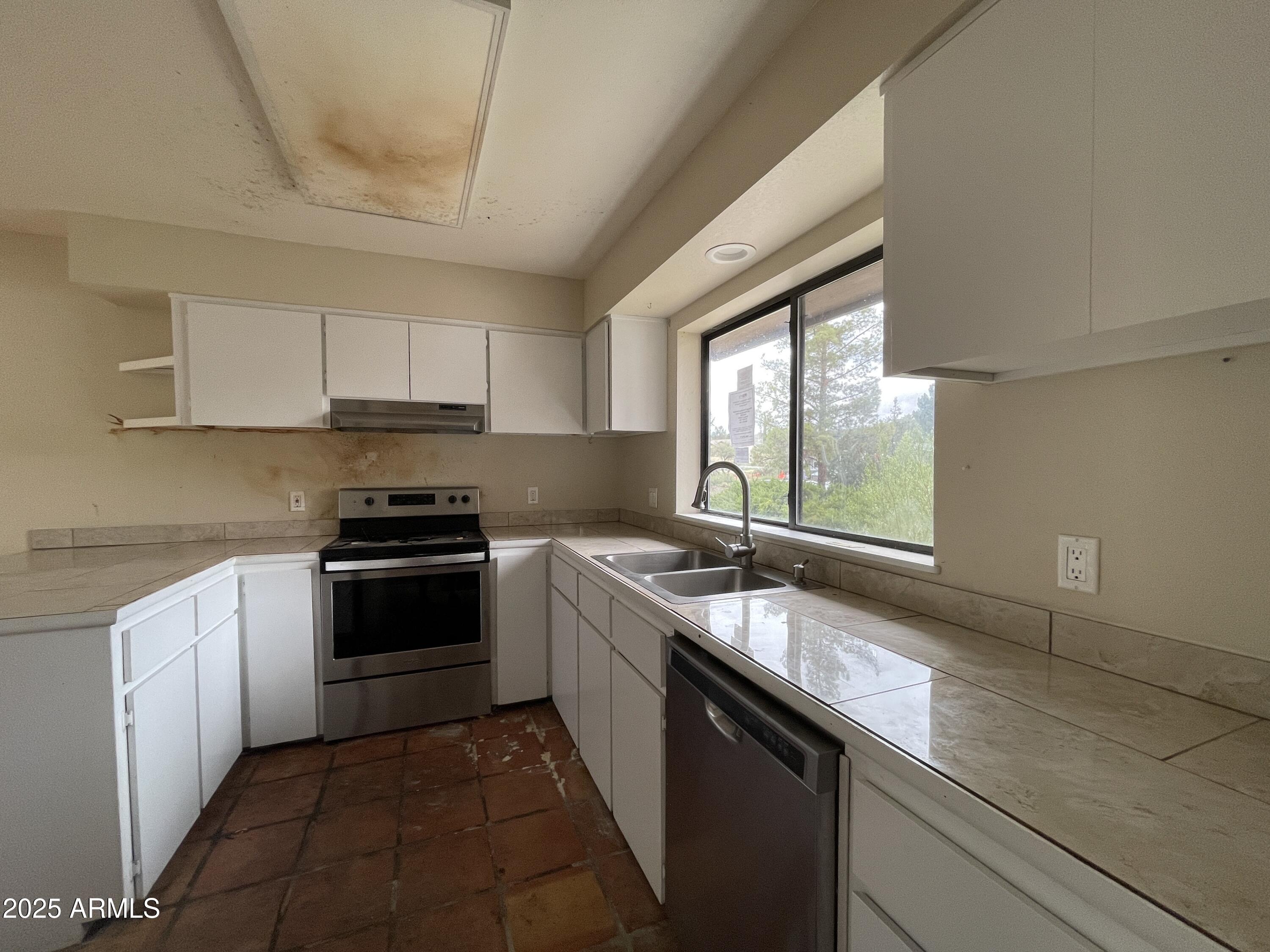 17288 E LAKEVIEW Court