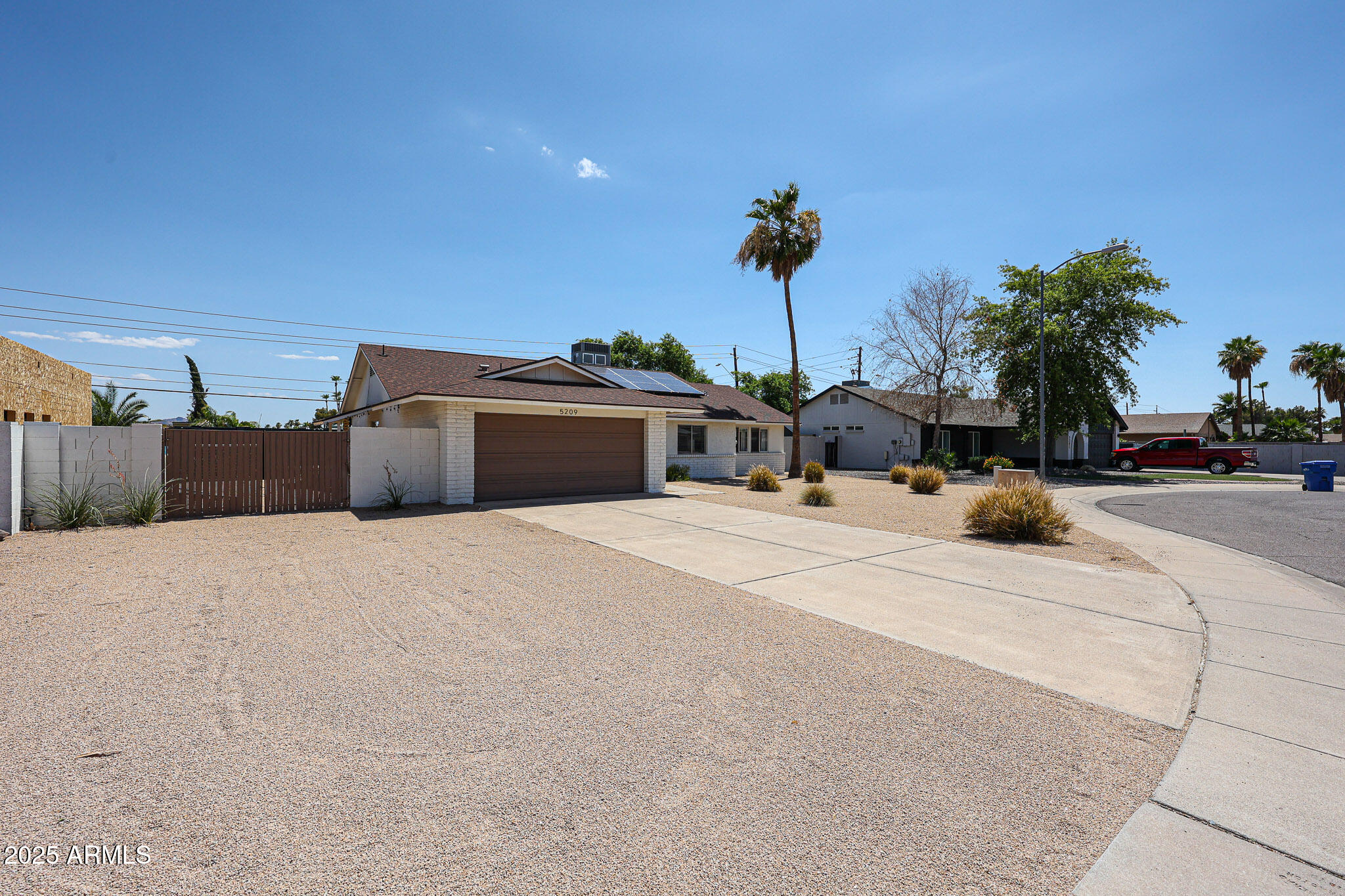 5209 E BECK Lane