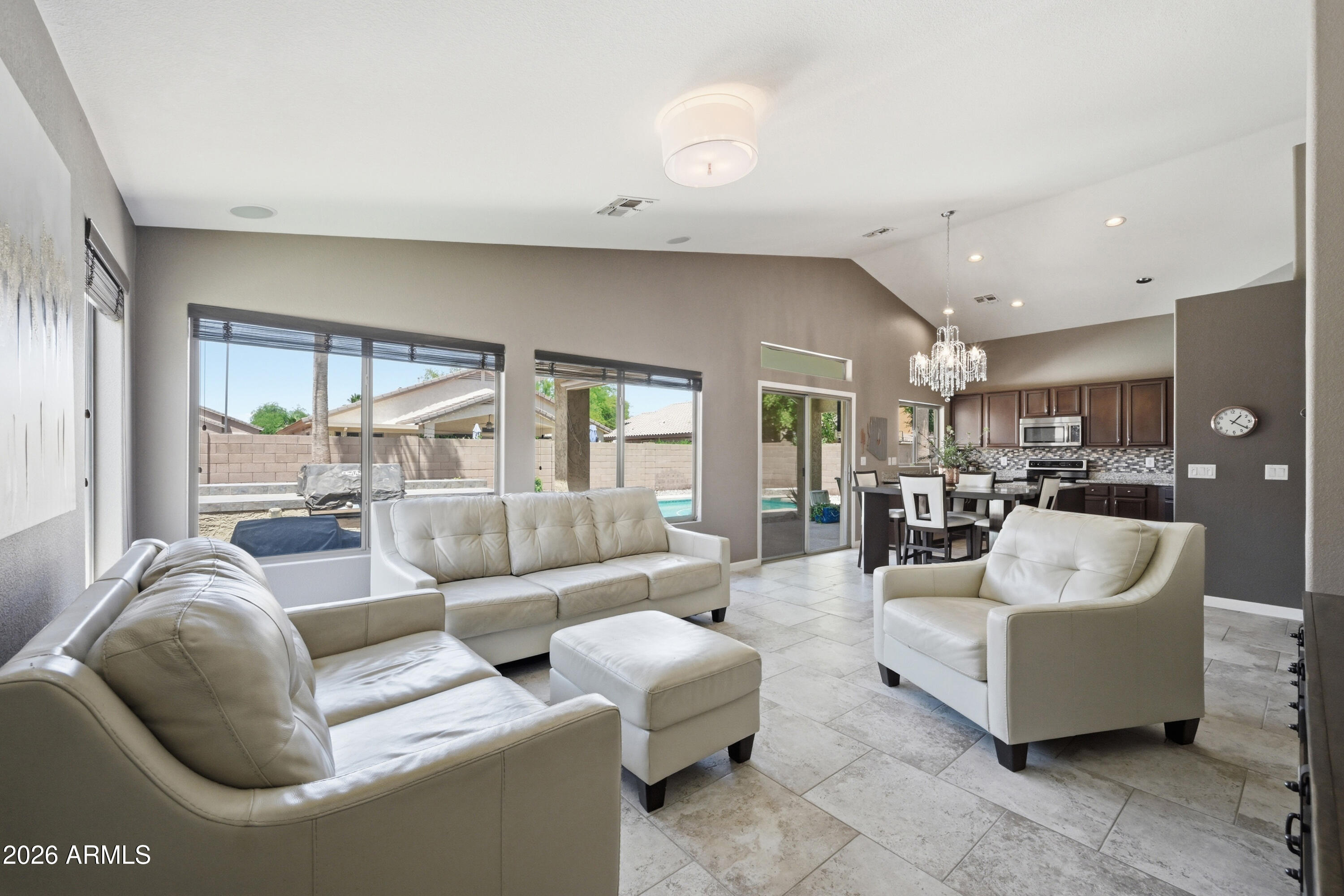 1152 E DEVON Drive