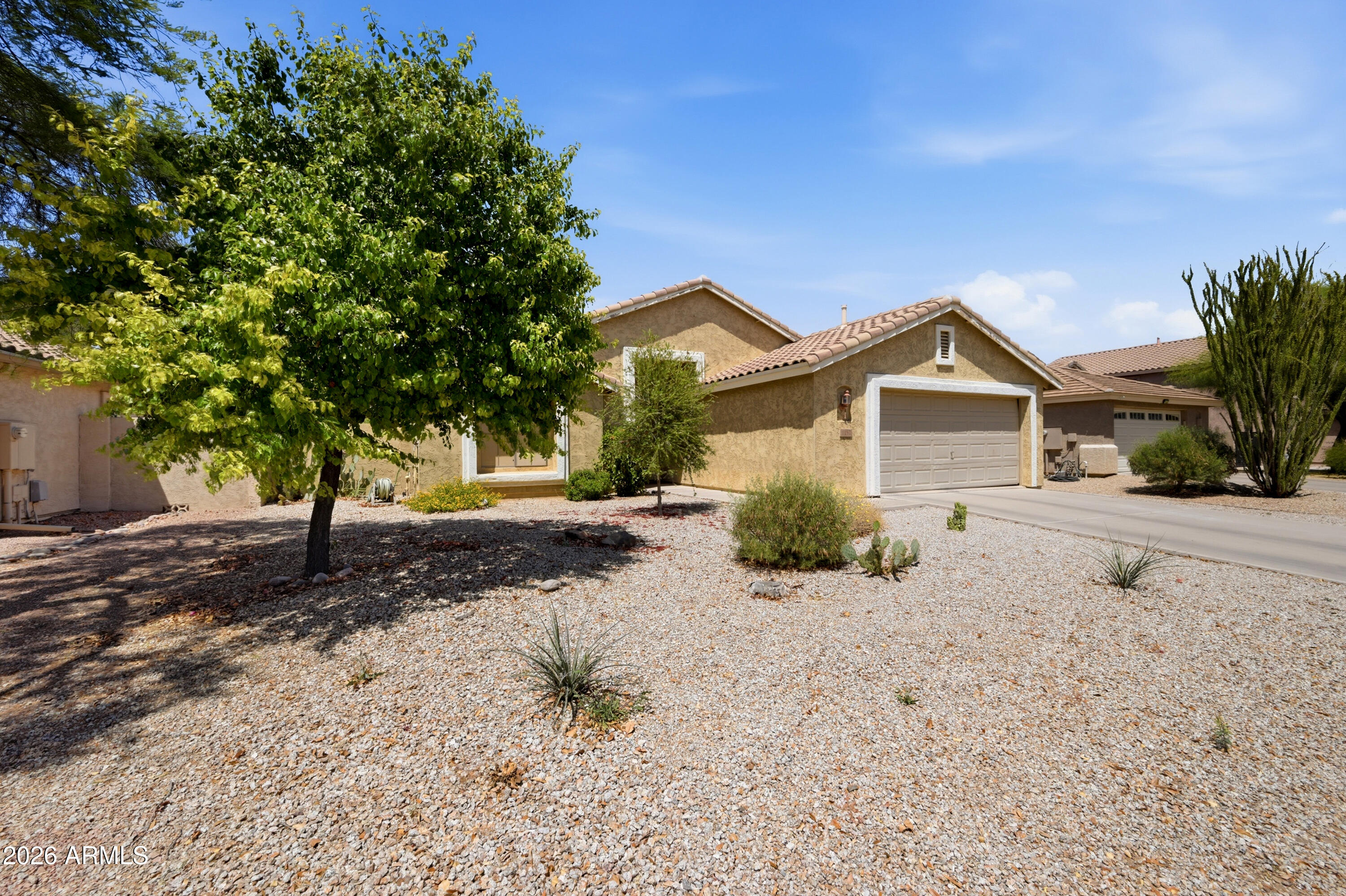 1152 E DEVON Drive