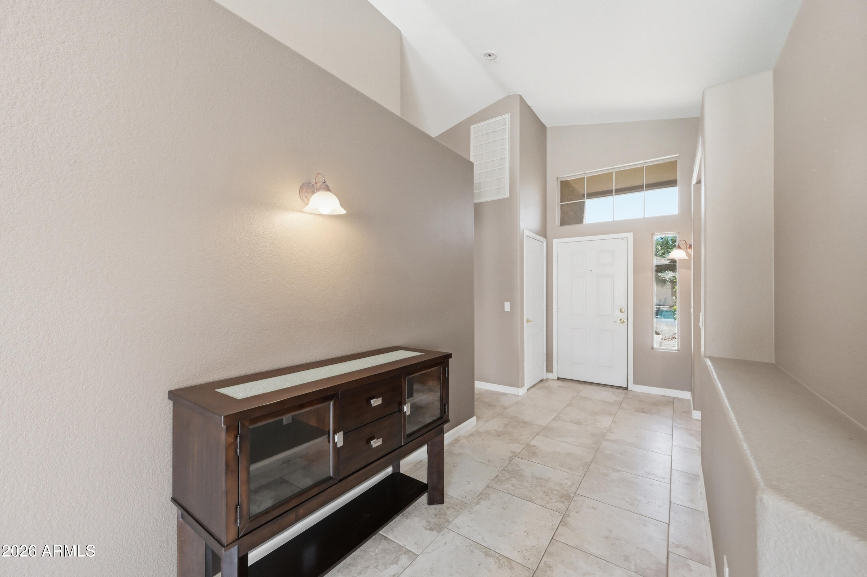 1152 E DEVON Drive