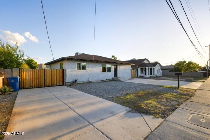 427 E CRESCENT Avenue