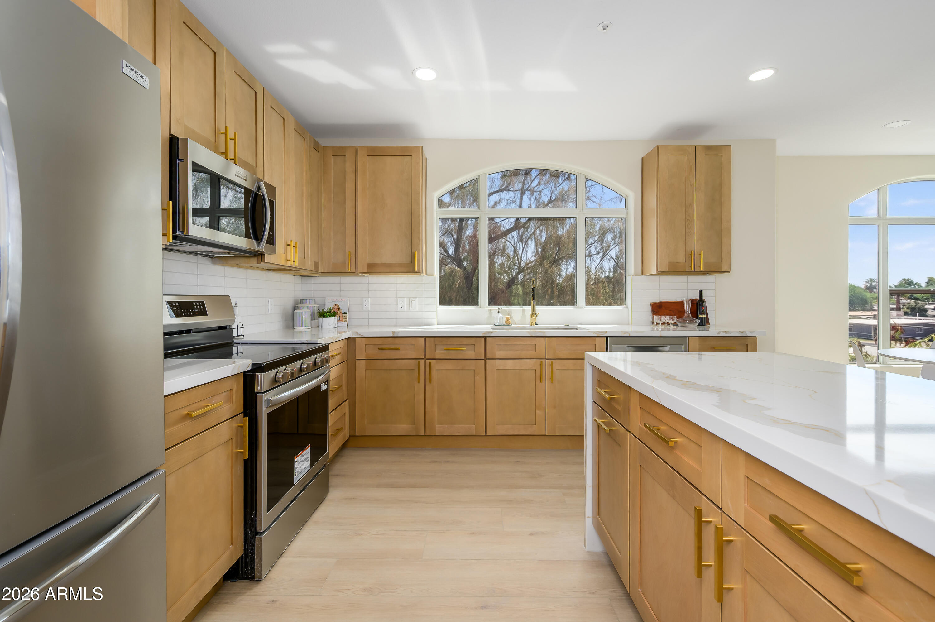 1081 W 1ST Street 16