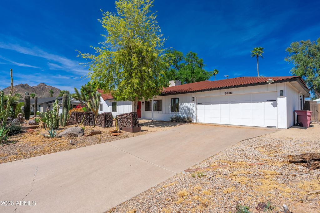 Photo of 6830 E Paradise Parkway, Scottsdale, AZ 85251 (MLS # 6999780)