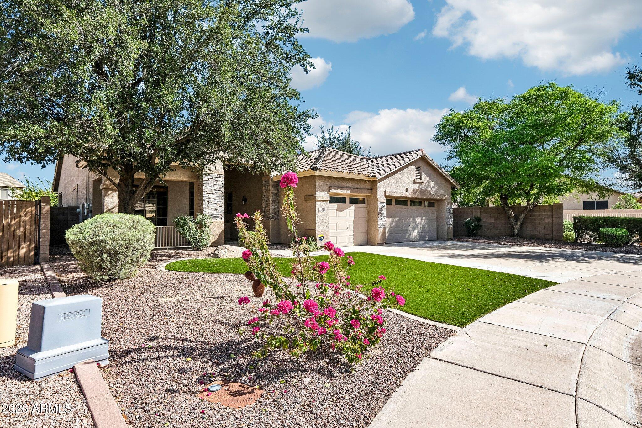 1916 E BROWNING Place