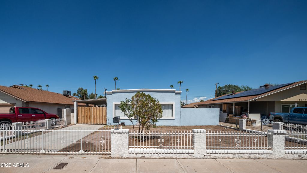 Photo of 5550 W Gardenia Avenue, Glendale, AZ 85301 (MLS # 6919712)