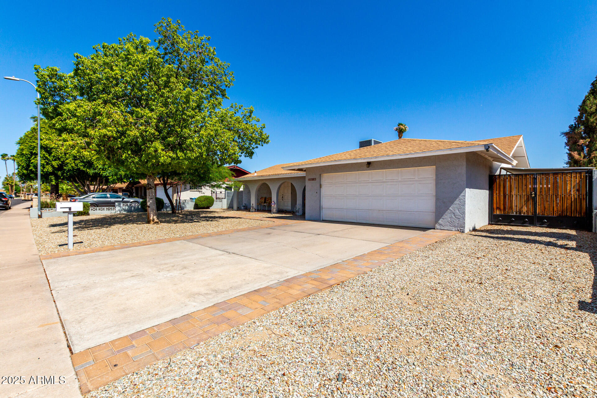 2910 W CACTUS WREN Drive