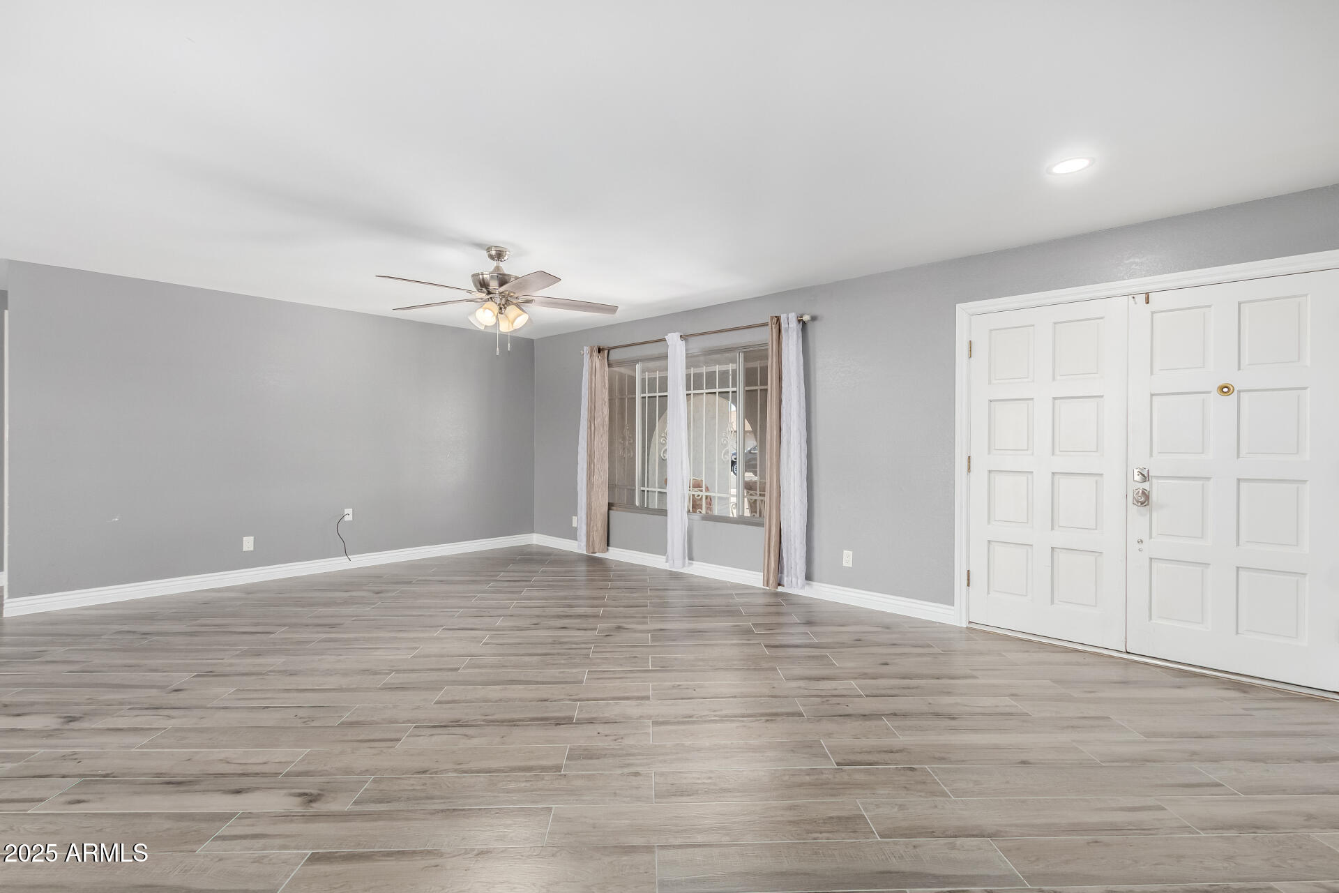 2910 W CACTUS WREN Drive