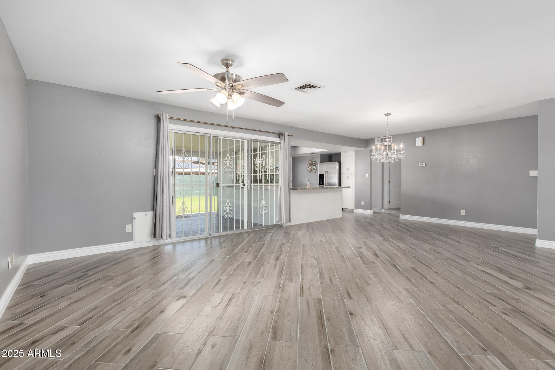 2910 W CACTUS WREN Drive