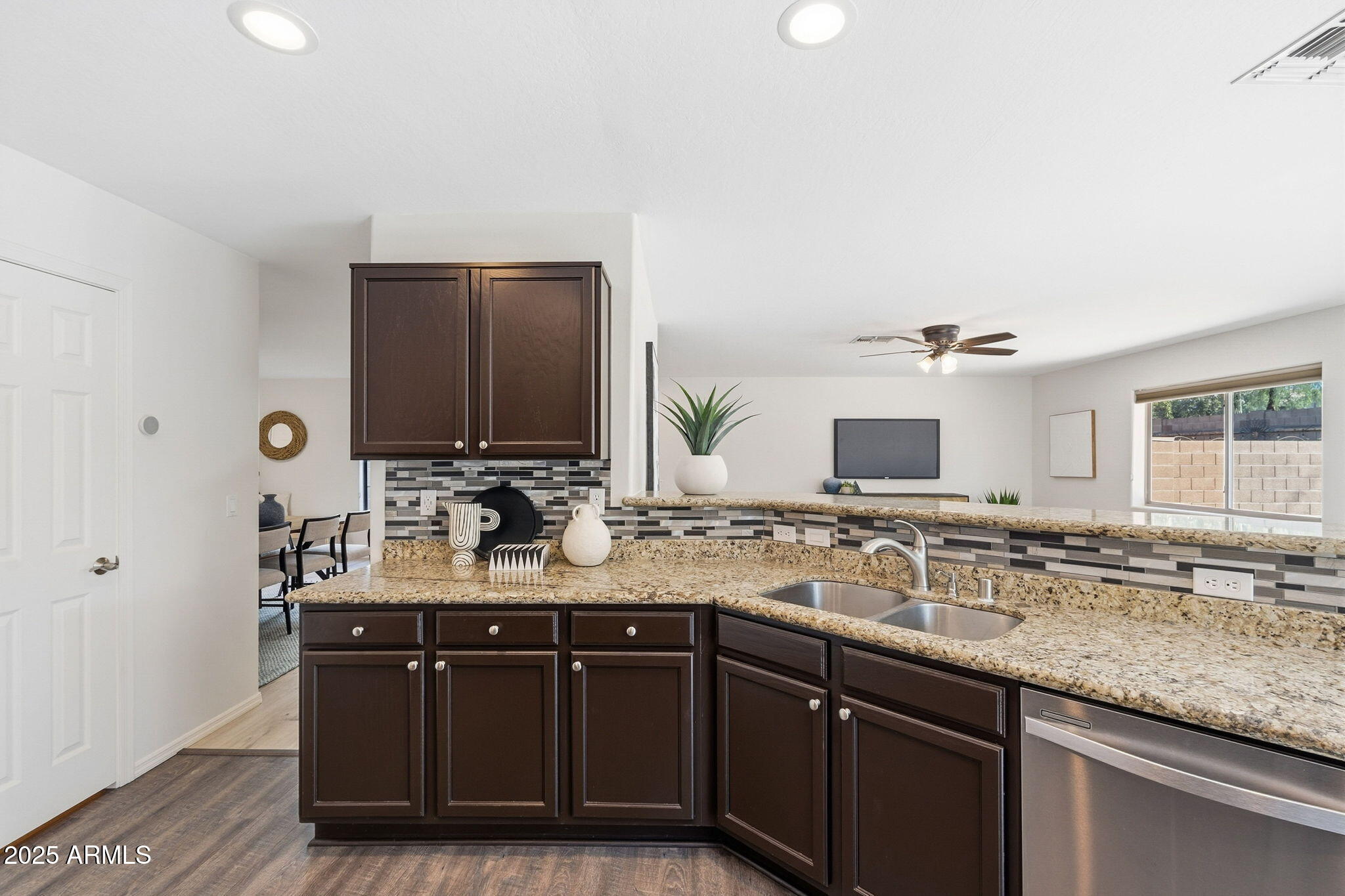 2201 E VISTA BONITA Drive
