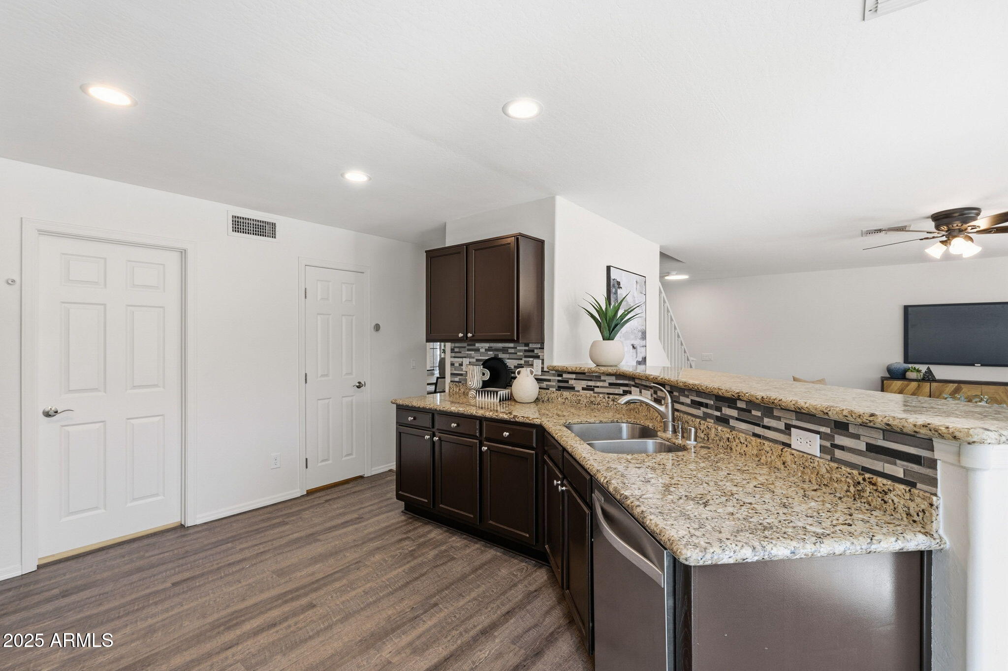 2201 E VISTA BONITA Drive