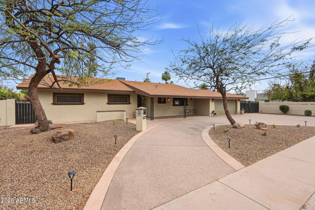 Photo of 2227 S Sierra Vista Drive, Tempe, AZ 85282 (MLS # 6987176)