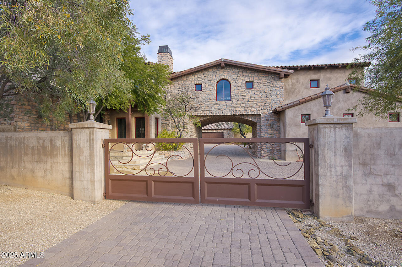 8000 E MARIPOSA GRANDE Drive