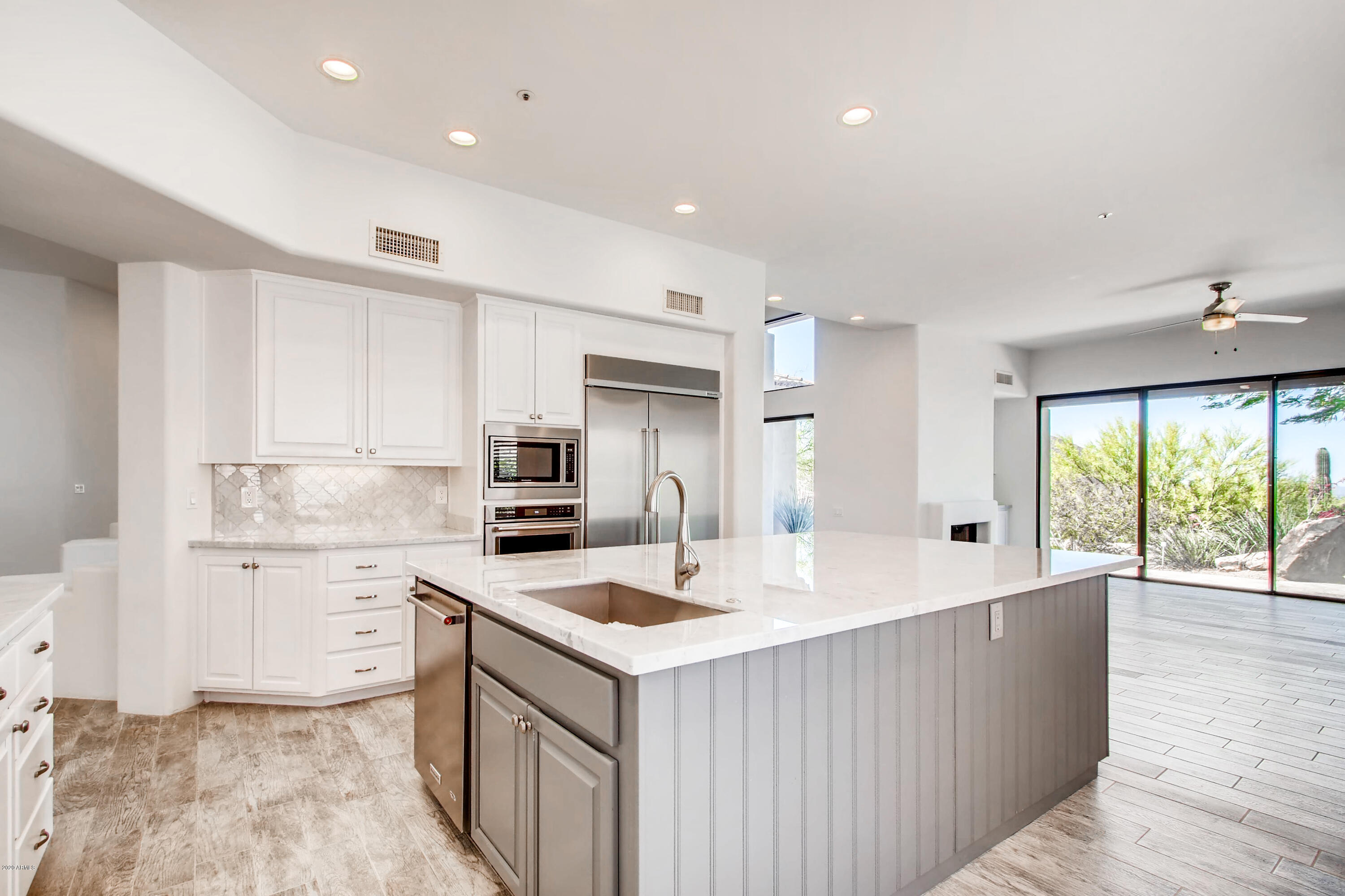 11015 E DESERT VISTA Drive