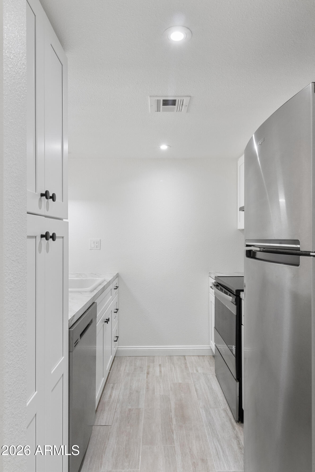 3033 E DEVONSHIRE Avenue 1016