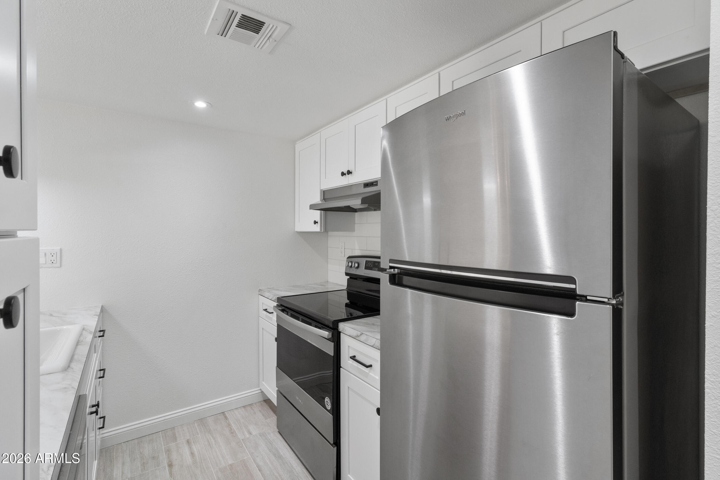 3033 E DEVONSHIRE Avenue 1016