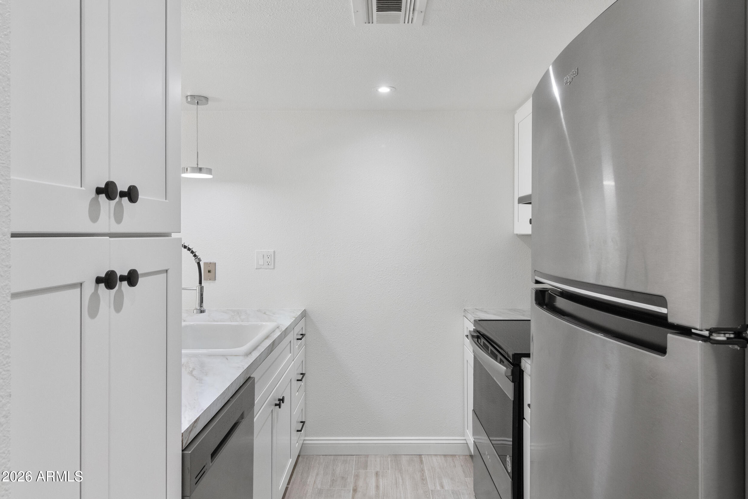 3033 E DEVONSHIRE Avenue 1016