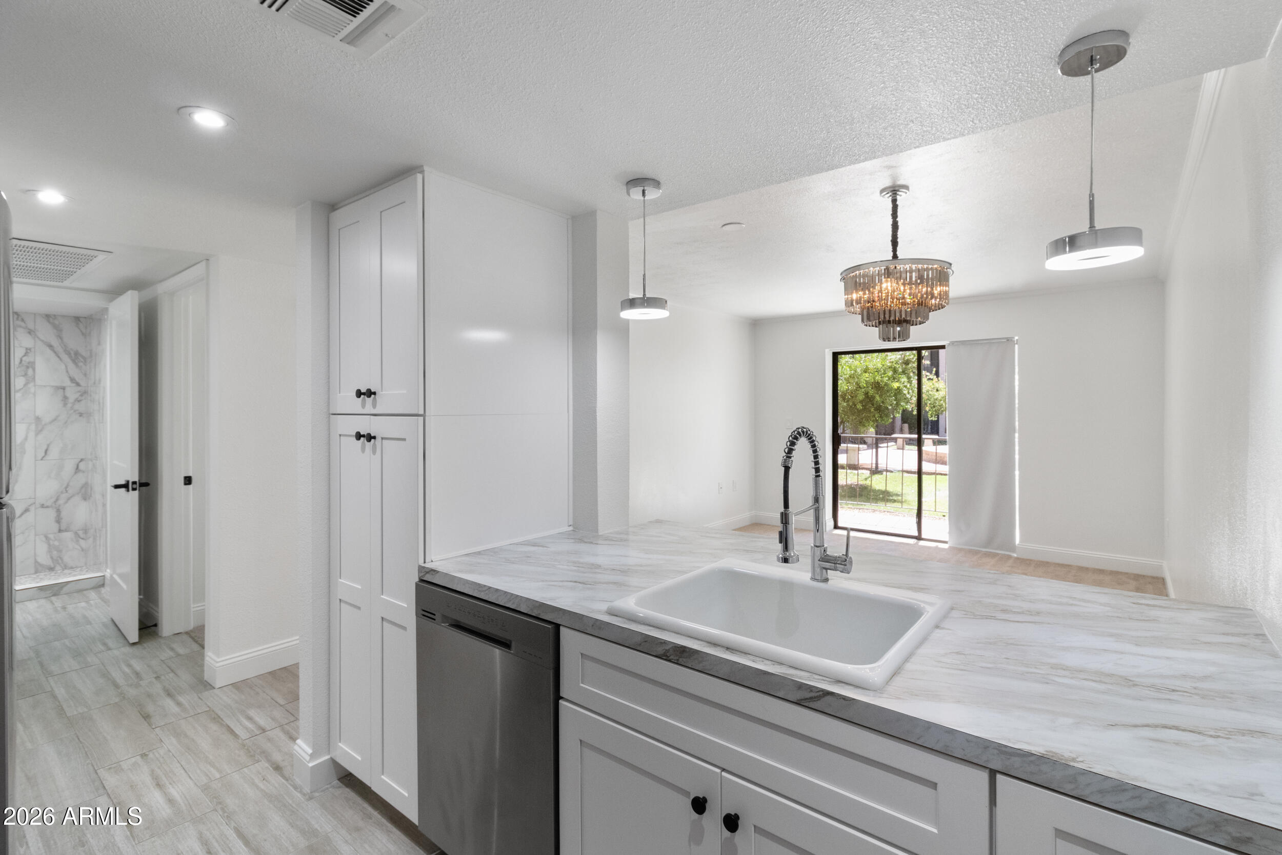 3033 E DEVONSHIRE Avenue 1016