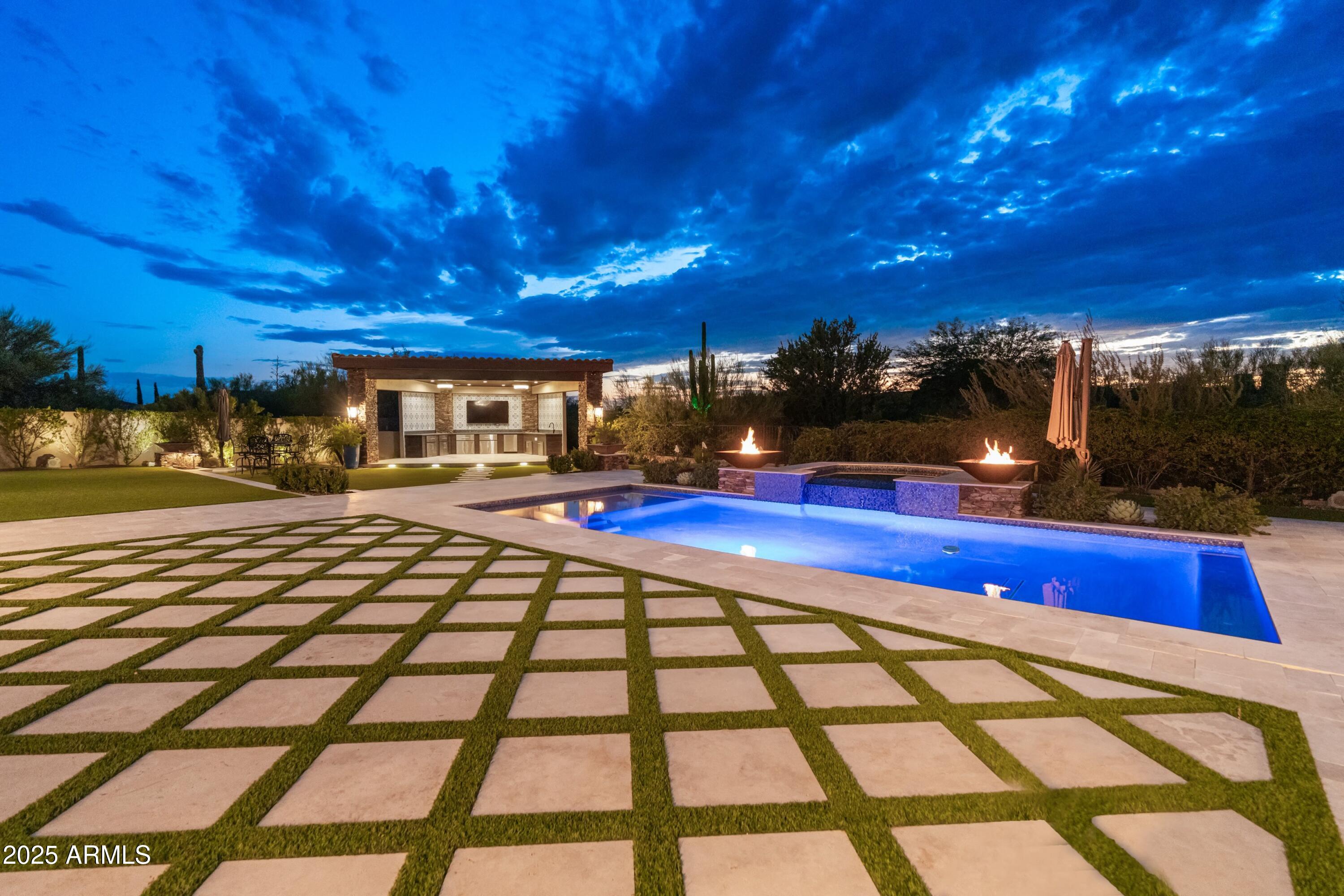 SAGUARO ESTATES - Residential