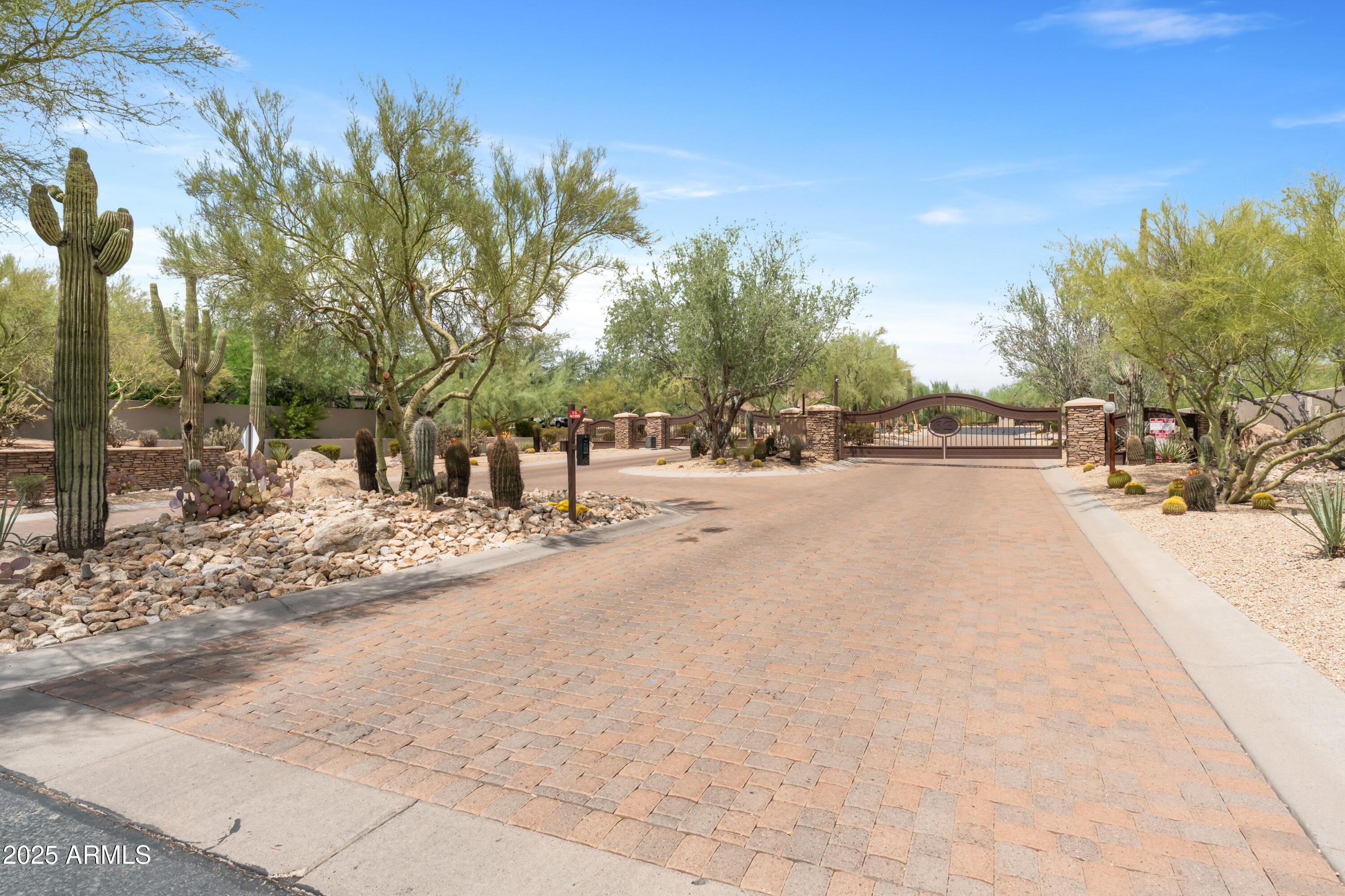 SAGUARO ESTATES - Residential