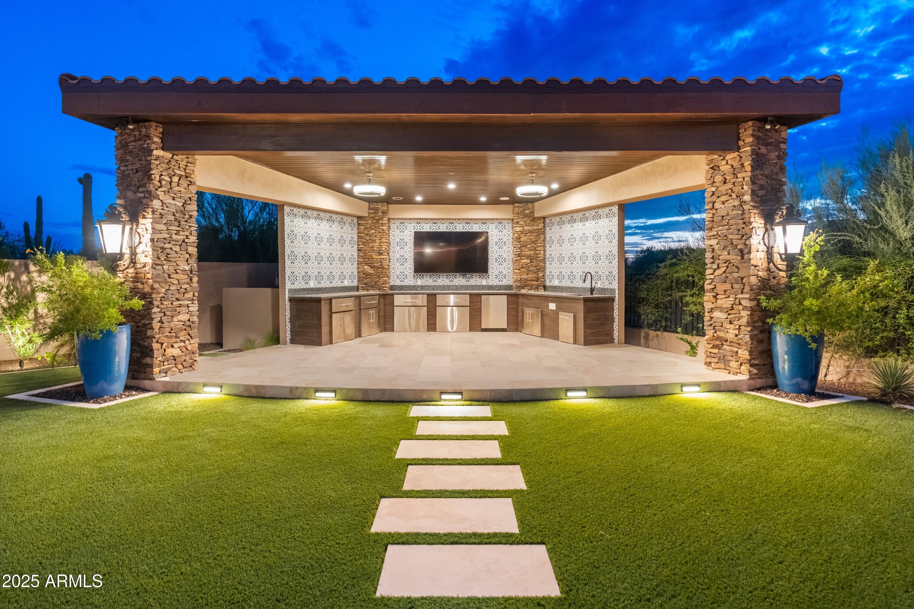 SAGUARO ESTATES - Residential