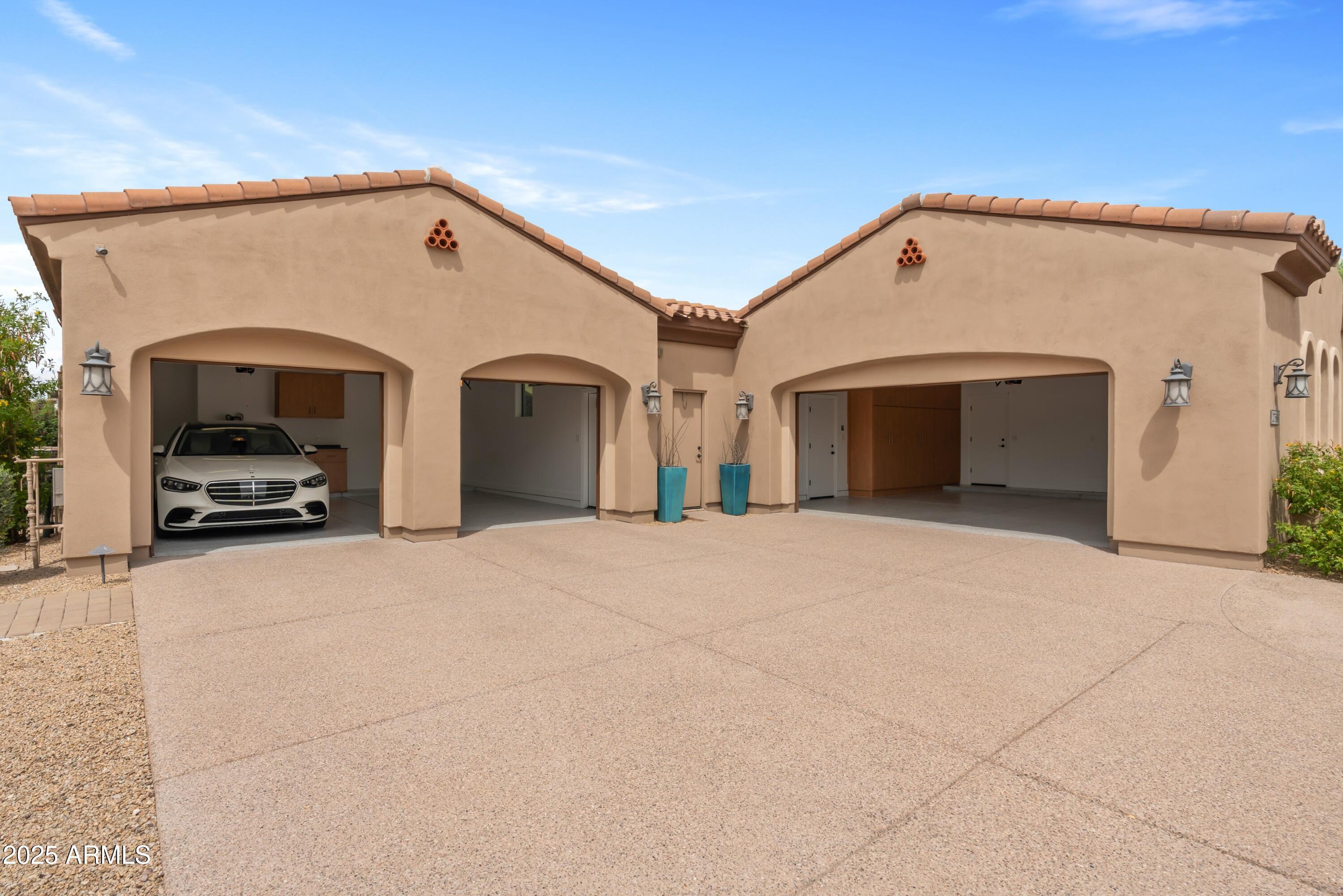 SAGUARO ESTATES - Residential