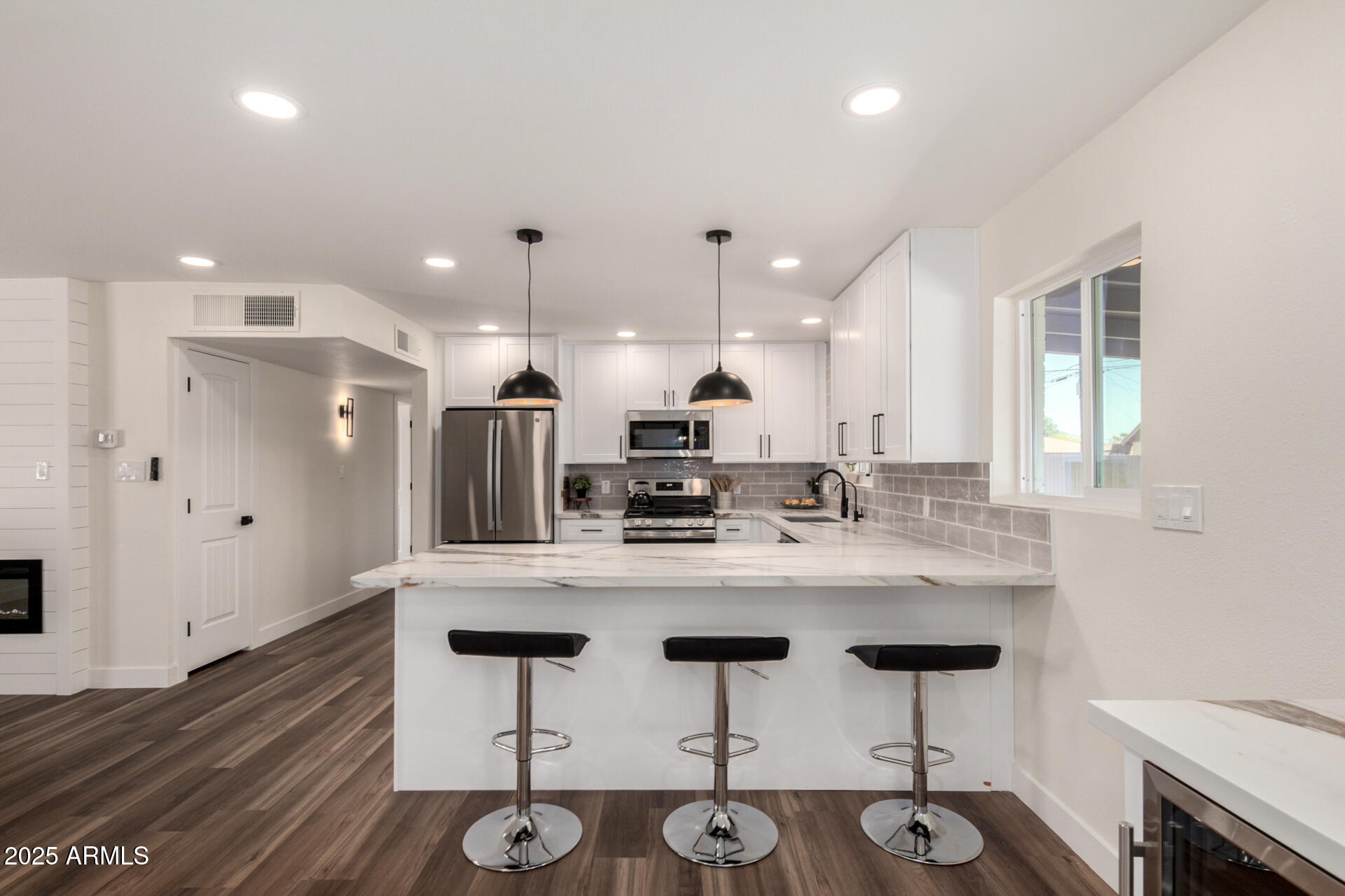 1539 W 5TH Street