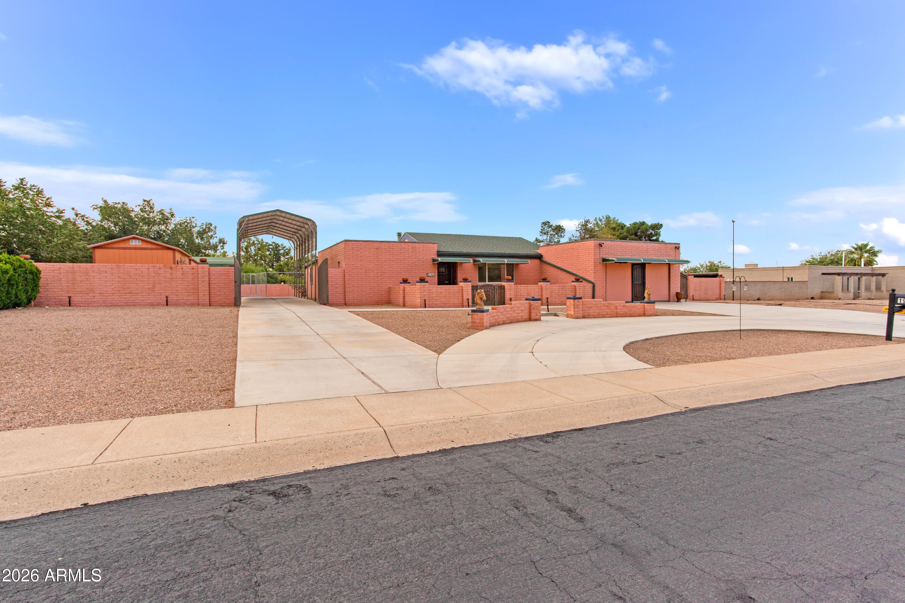 1965 E PICCADILLY Drive