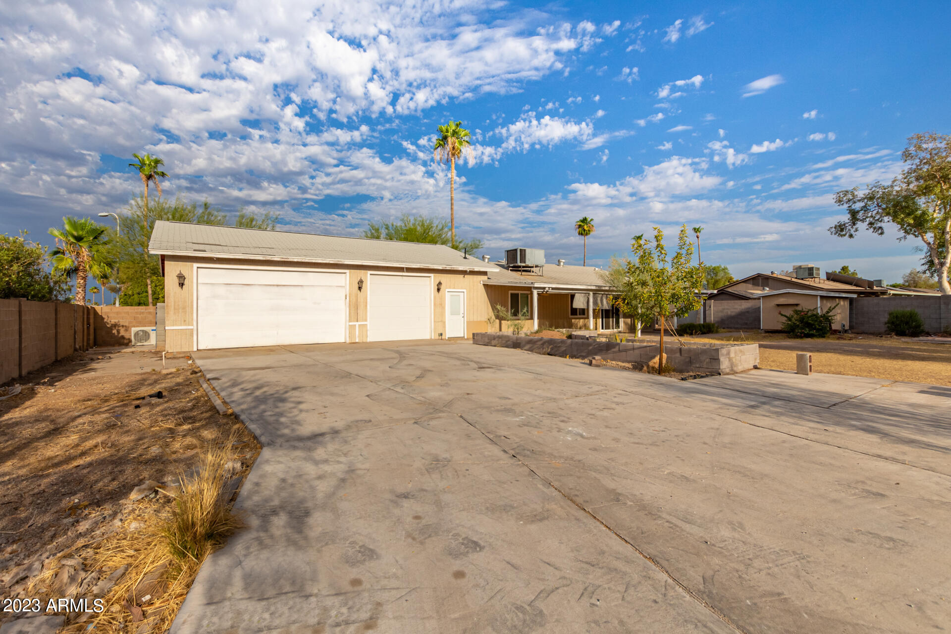 Photo 19 of 19 of 2704 N YUCCA Street house
