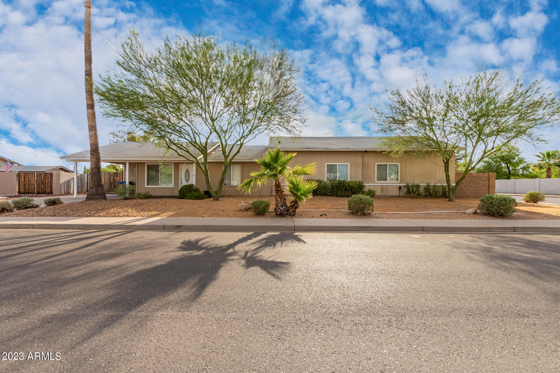Photo 1 of 19 of 2704 N YUCCA Street house