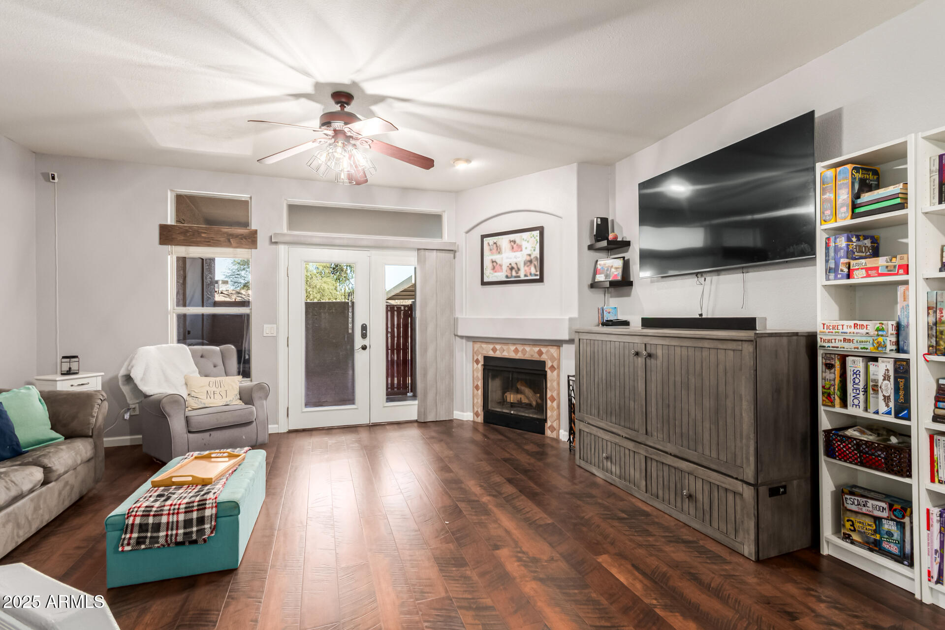 500 N ROOSEVELT Avenue 2