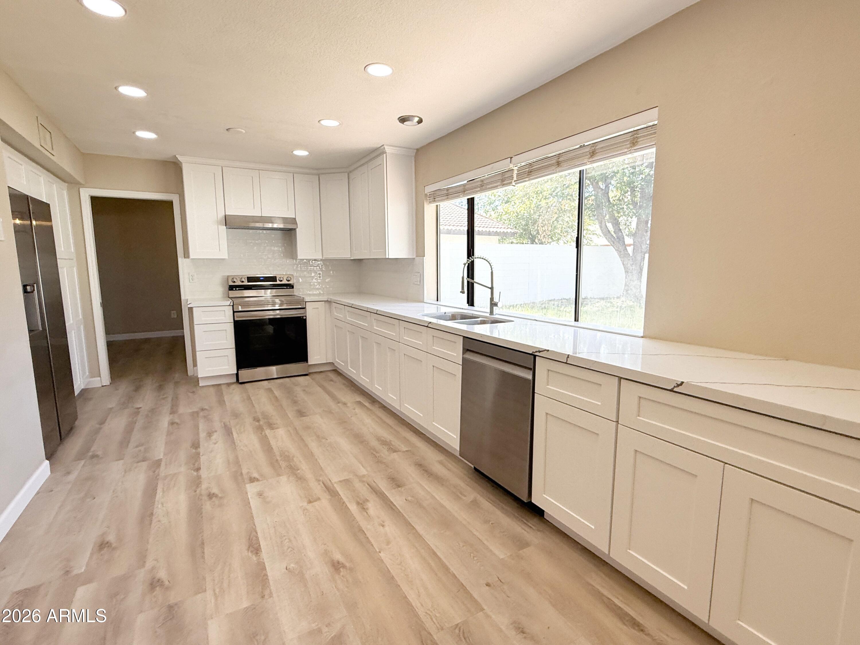 1529 E EDGEWATER Drive