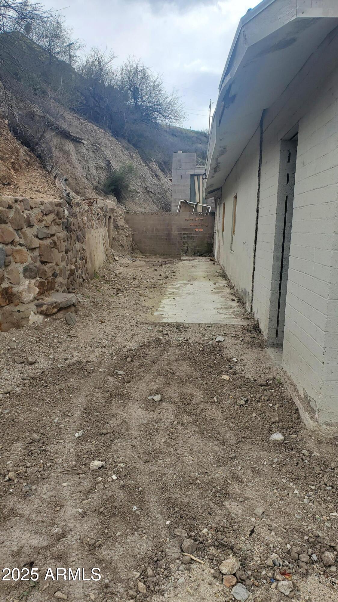 6055 S PUERTO RICO Avenue