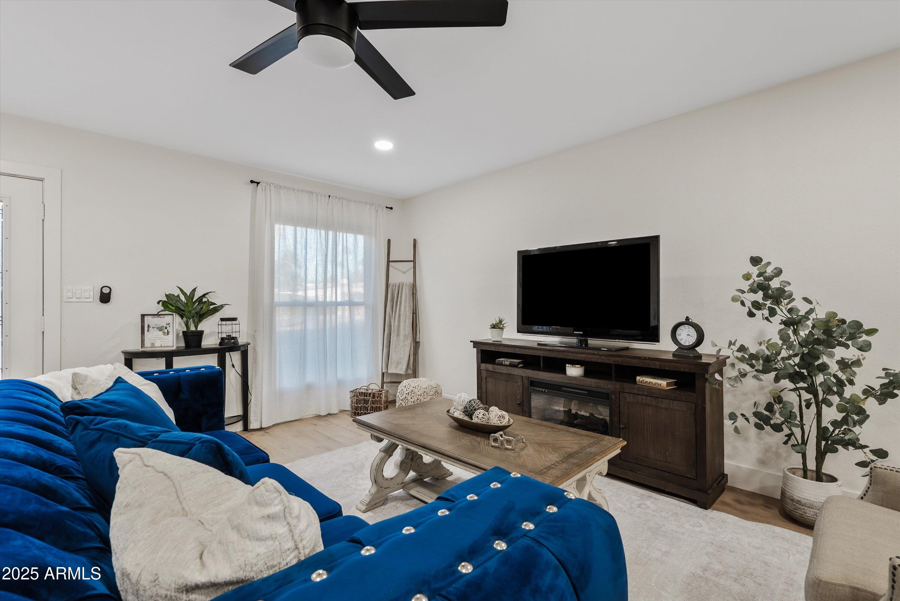 6411 E CAMINO DE LOS RANCHOS --