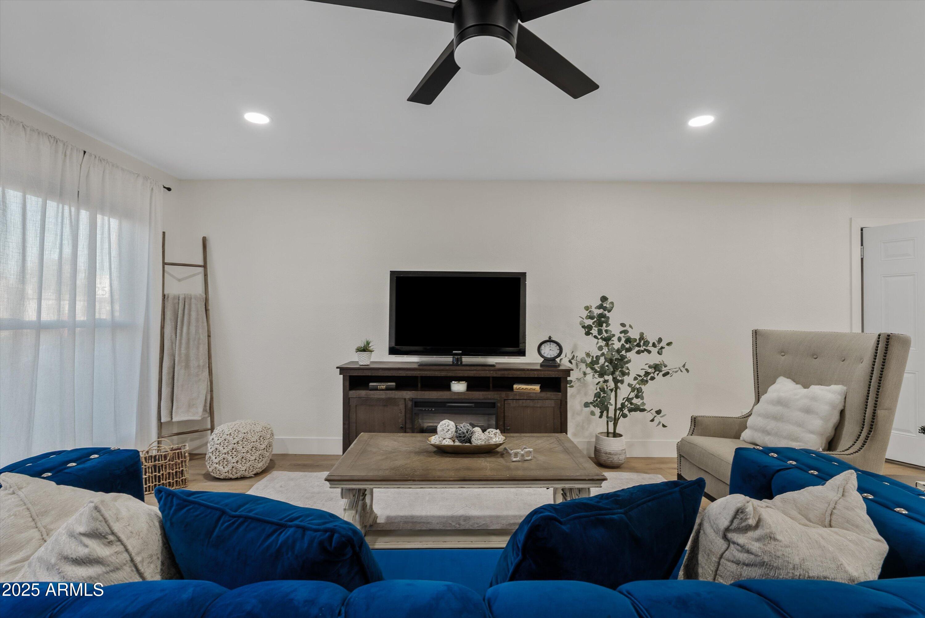 6411 E CAMINO DE LOS RANCHOS --