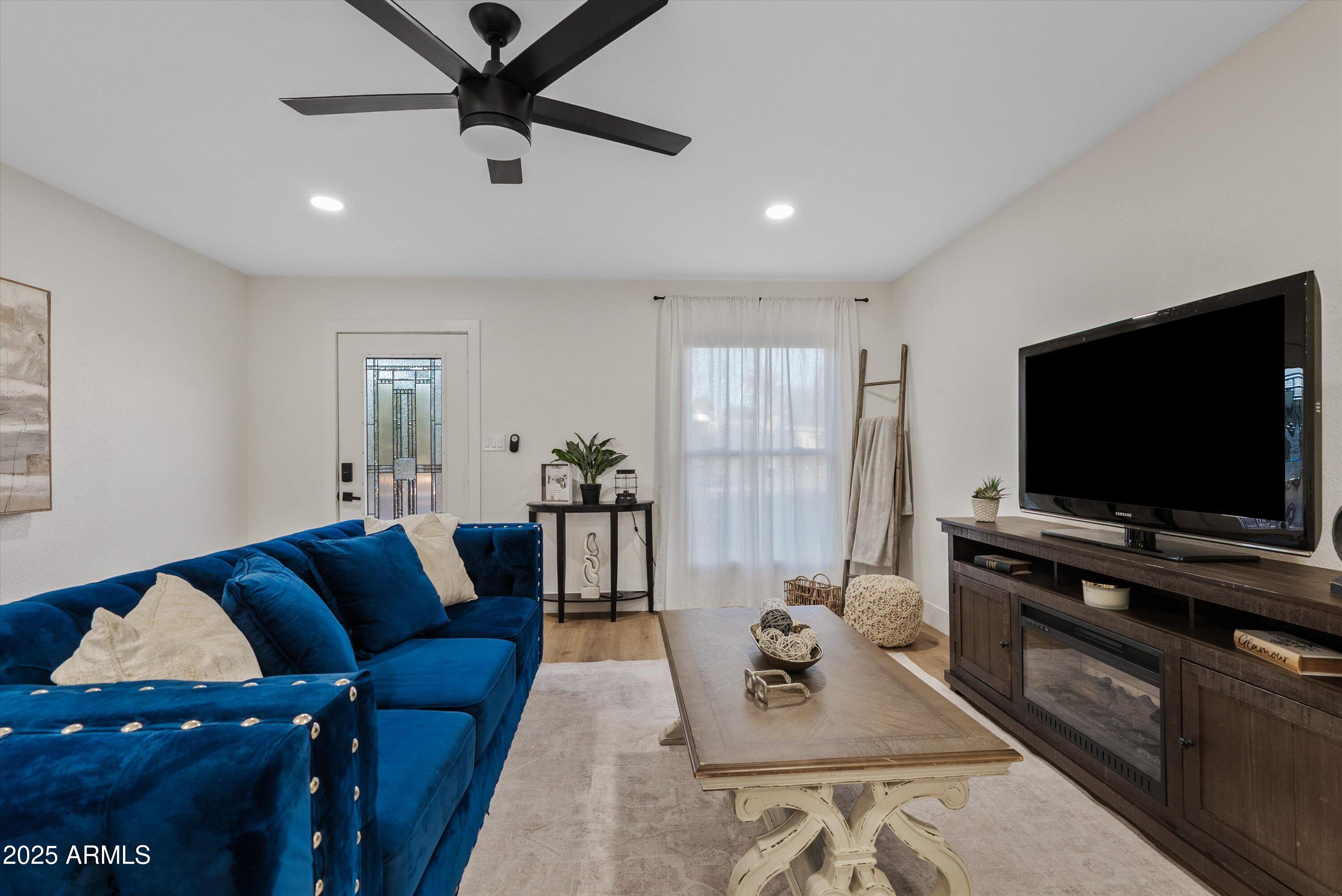 6411 E CAMINO DE LOS RANCHOS --