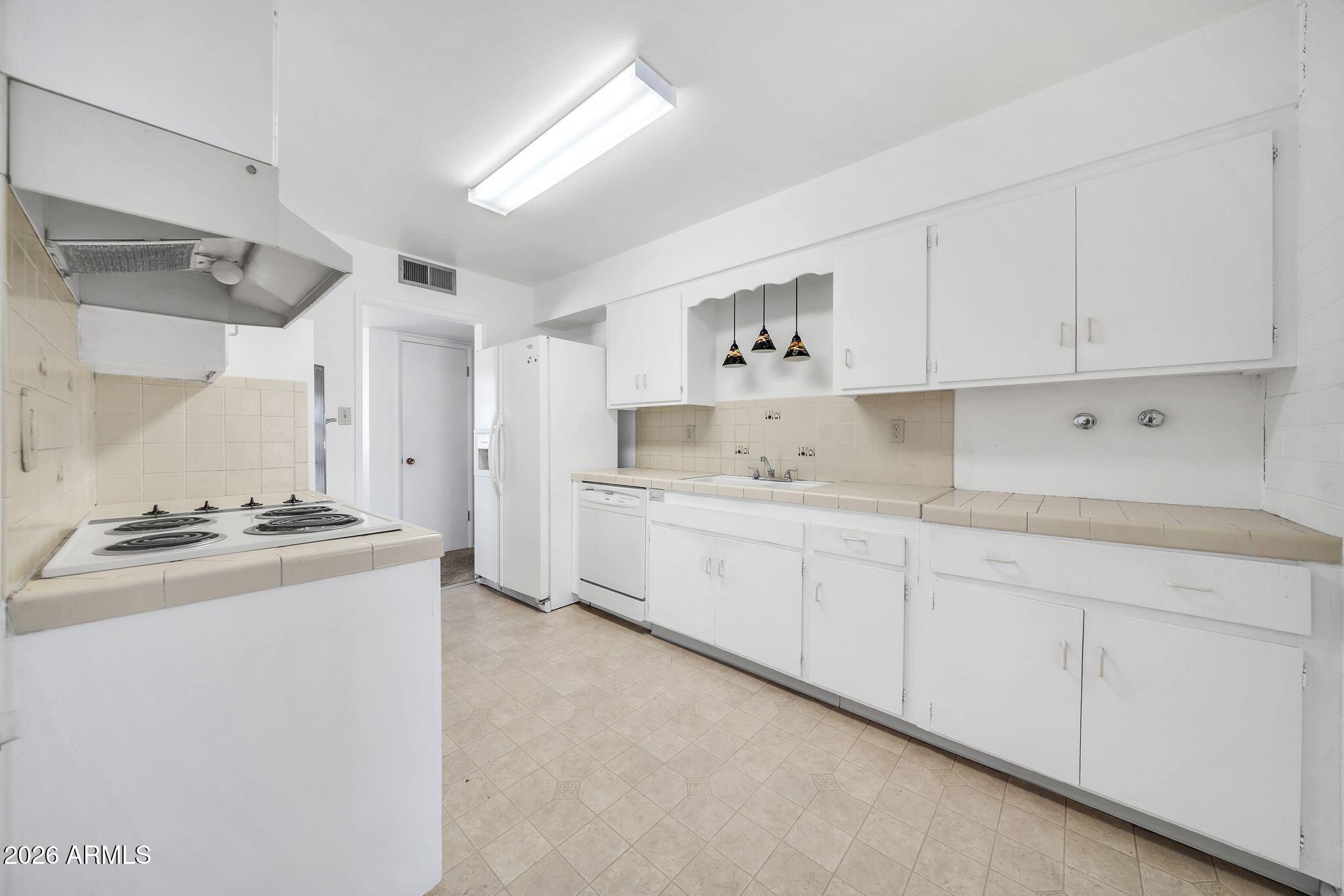 11622 N DESERT HILLS Drive W