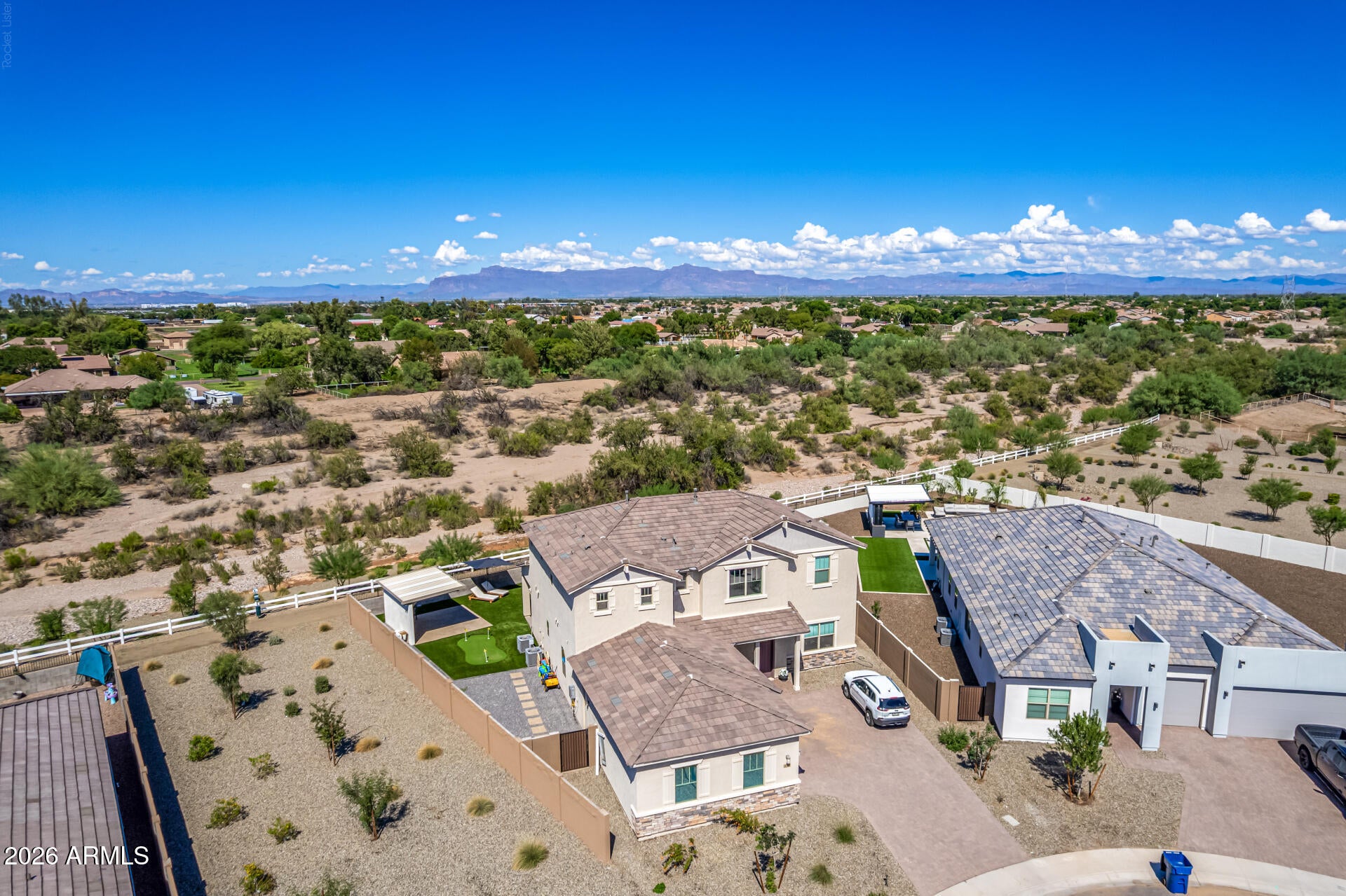 252 W FLAX Drive