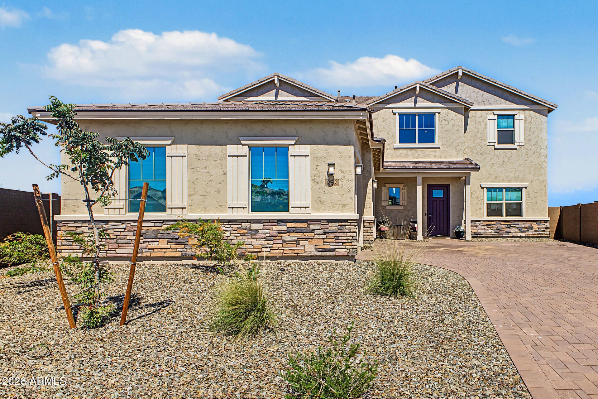 252 W FLAX Drive